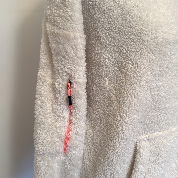 New balance sweater - Picture 3 of 10